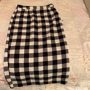 Cute gingham pencil skirt. Split in back lower end. Size 2.